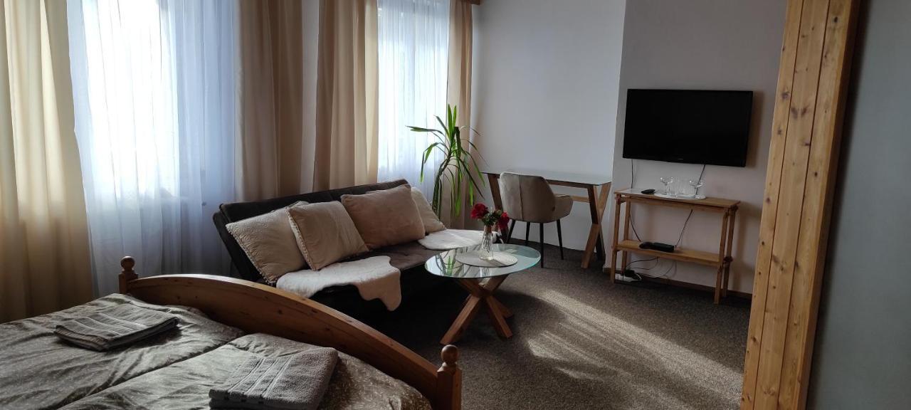 U Certa Hotel Čerčany Buitenkant foto