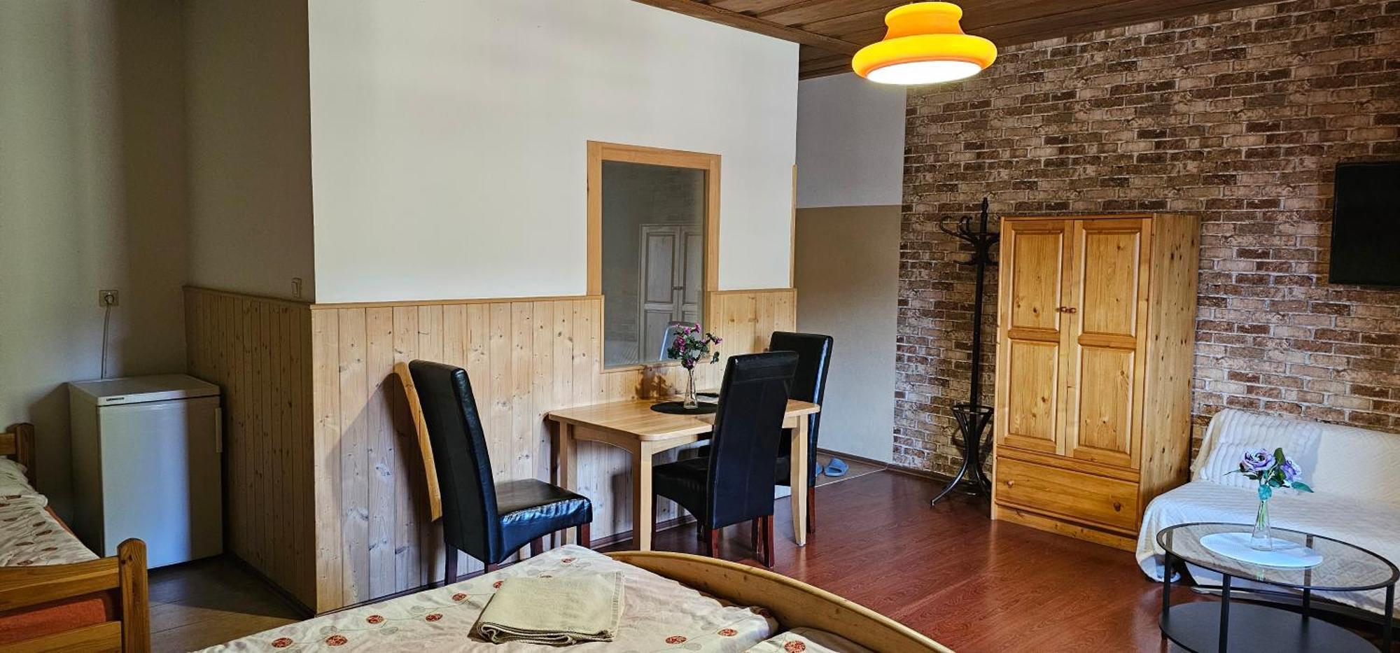 U Certa Hotel Čerčany Buitenkant foto
