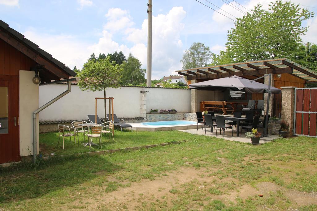 U Certa Hotel Čerčany Buitenkant foto